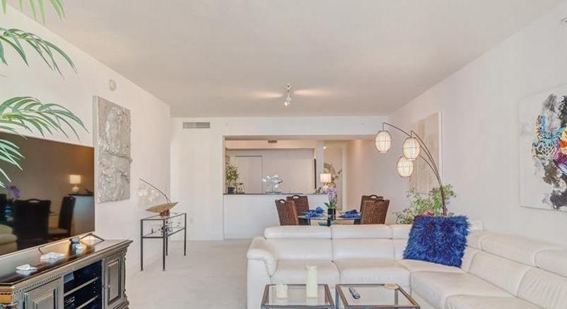 3000 Oasis Grand BLVD #1007