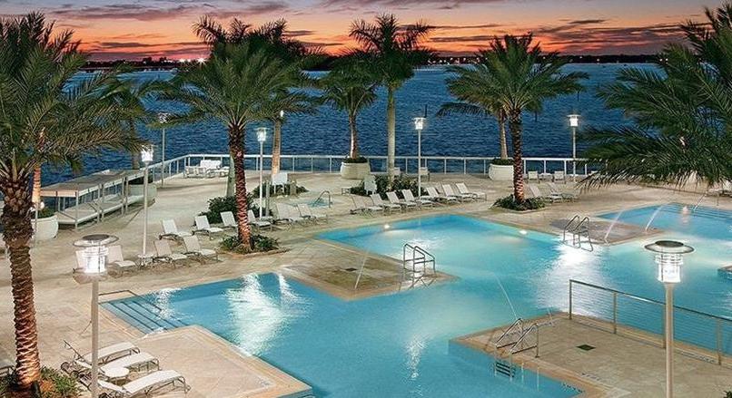 3000 Oasis Grand BLVD #1007