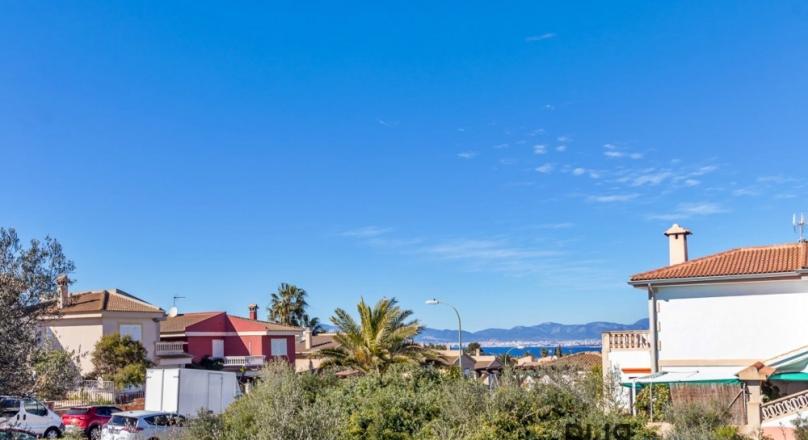 Las Palmeras. Near Llucmayor. Large villa with pool. Get out of your sleeping beauty.