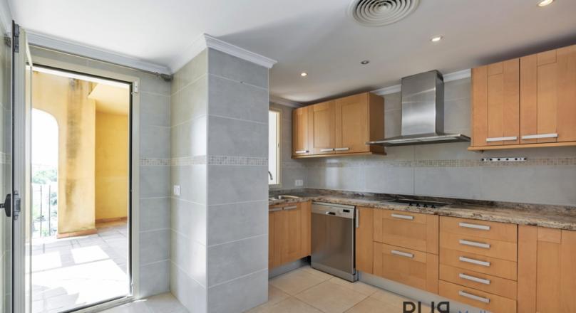 Santa. Large penthouse - apartment. Ideal for golfers.