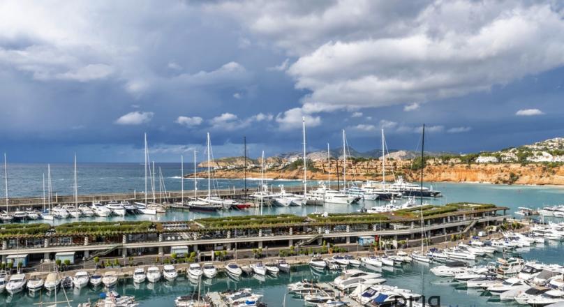 Apartment. Above Port Adriano. In the middle of the lively southwest.