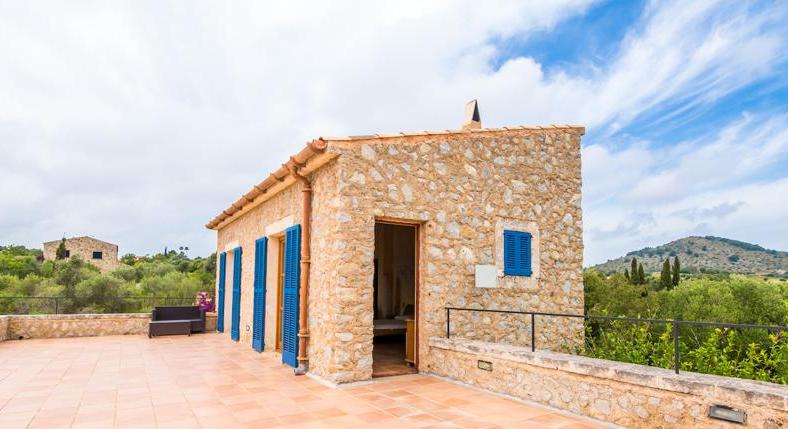 Finca with sea view, guest apartment and vacation rental license
