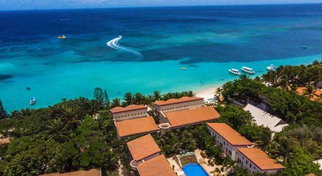 Beachfront fully furnished condo