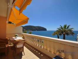 This is your entry into the sea. Camp de Mar. Sea view PUR. 180 degrees.