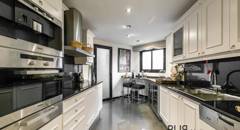 Bendinat. Right on the golf course. Apartment. With a sea view over the bay.
