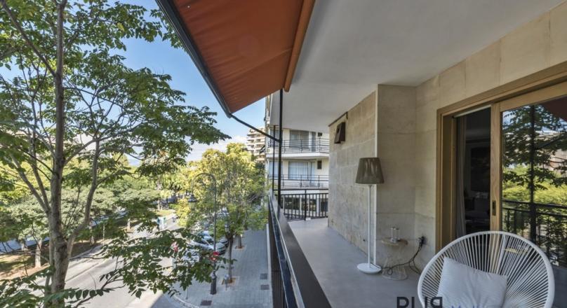Palma. Old town. Large apartment. Completely renovated. With garage space.