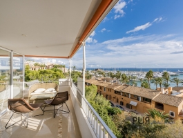 Portals in front of you. Under you. Directly. And just a few steps from the elevator to the sandy beach.