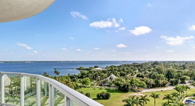 3000 Oasis Grand BLVD #1007