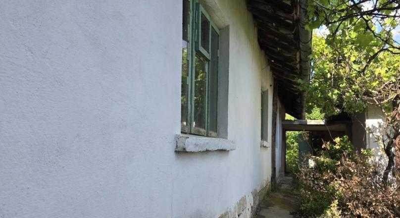 Bulgarian rural house with lovely views for sale in a village Lomtsi