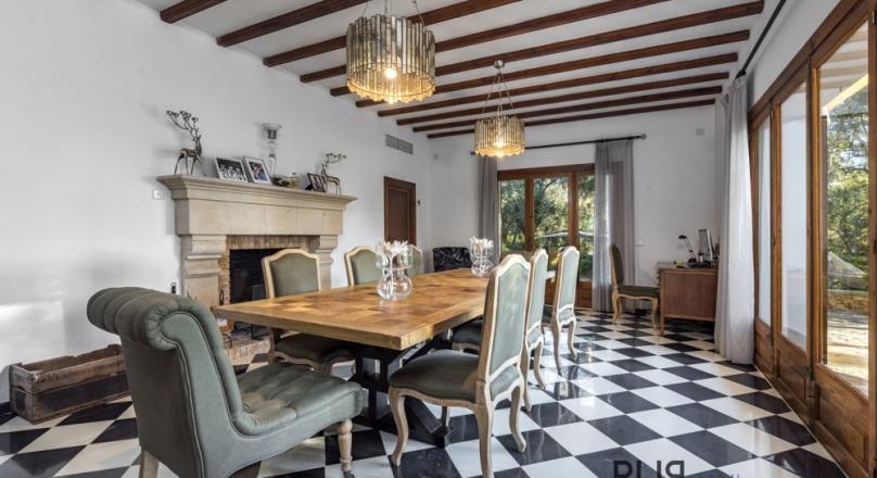 Mallorca PUR. A property. In Establiments. Something special. No. Much more.