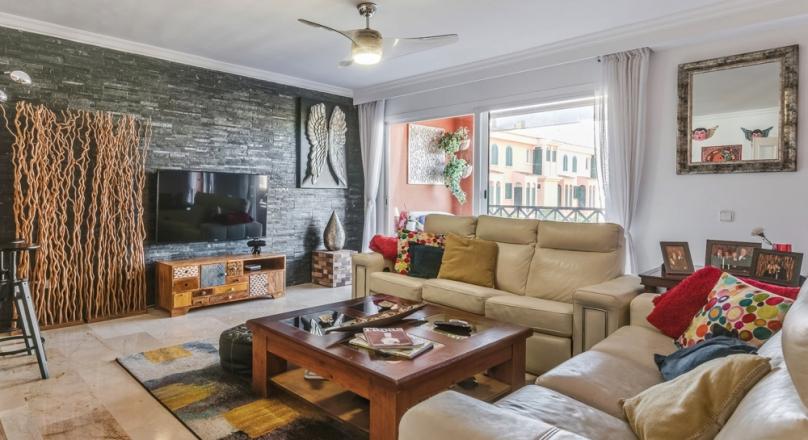 Apartment. Above Port Adriano. In the middle of the lively southwest.