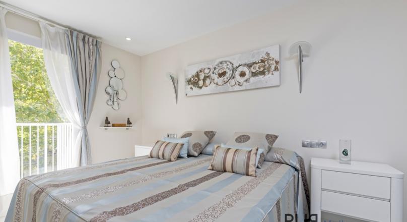 In the middle. Not only there. In the center of Palma. A chic apartment with plenty of space.