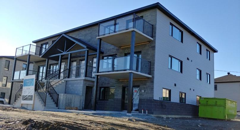 VERY LARGE 3 ½ NEW CONSTRUCTION OF QUALITY