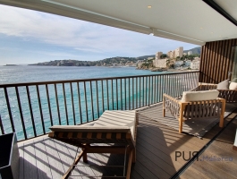 At the gates of the Capitale. Cala Mayor. Directly at the sea. It couldn't be more direct.