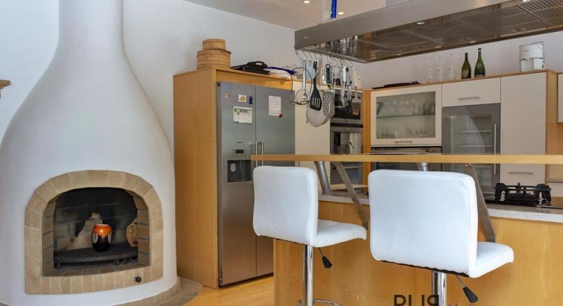 Whirlpool with sea view. And a villa. Very quiet. Holiday rental license.
