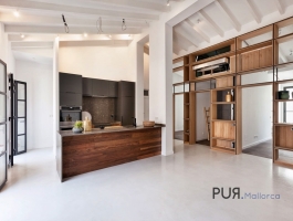 Santa Catalina. Really chic. Modern renovated apartment in old walls.