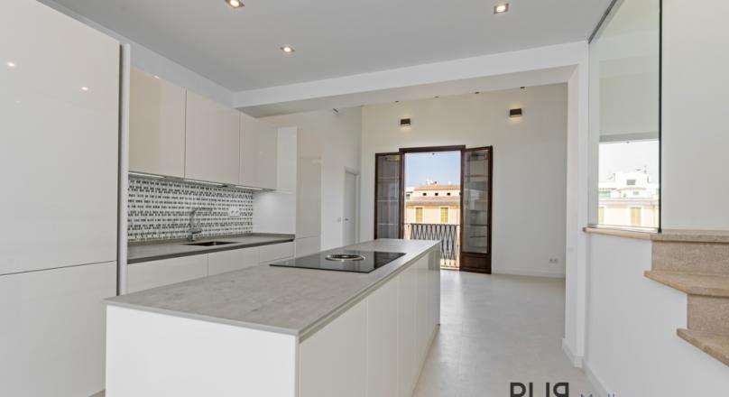 Placa Major. Penthouse. Roof terrace. Total redone. More does not have to be said.
