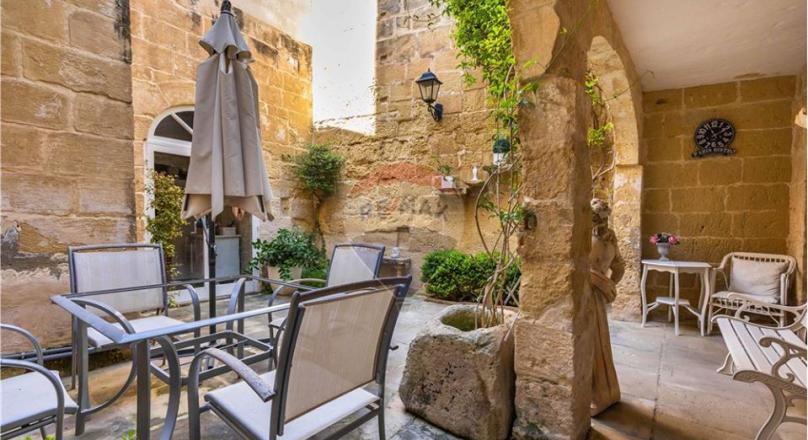 MOSTA - HOUSE OF CHARACTER