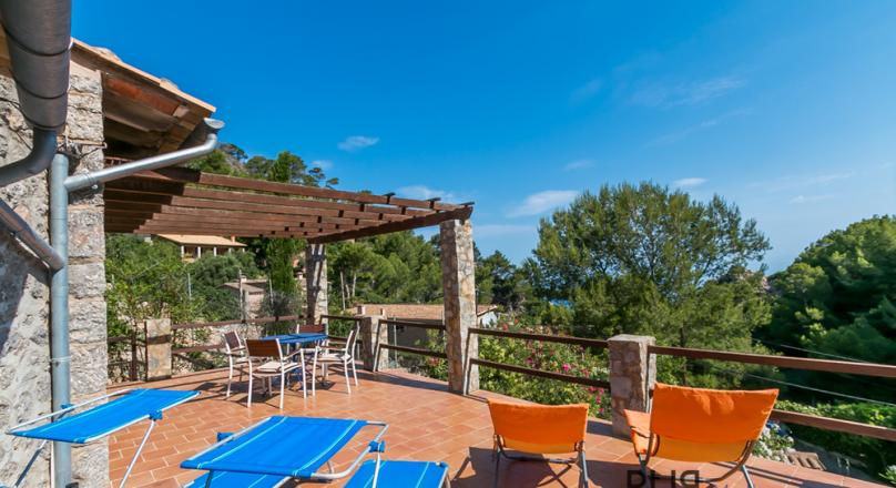 Cala Deia. Your new house beach. A house. A truly rare offer. Mallorca PUR.