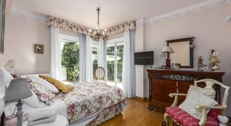 Above Puerto Portals. Costa den Blanes. Villa on a flat plot. With sea view.