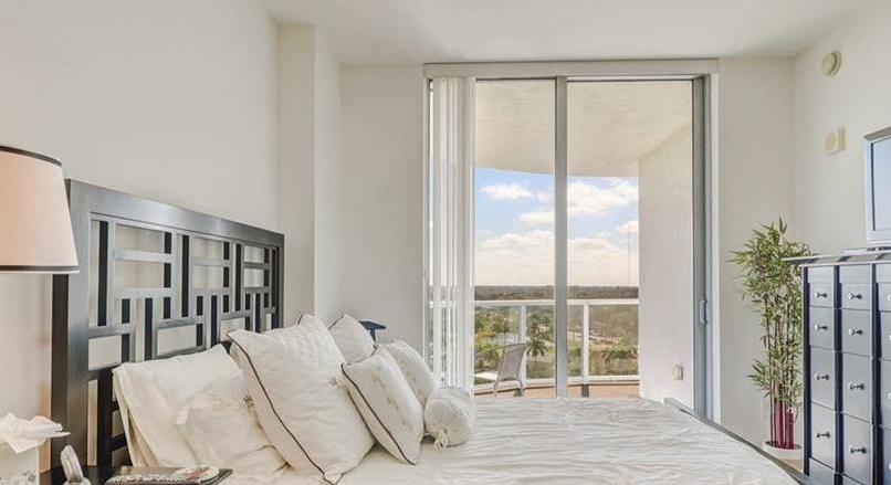 3000 Oasis Grand BLVD #1007