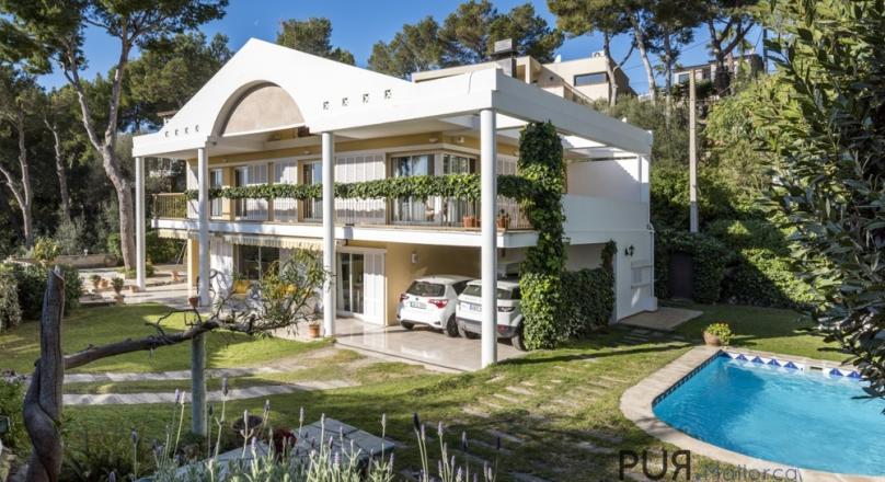 Above Puerto Portals. Costa den Blanes. Villa on a flat plot. With sea view.