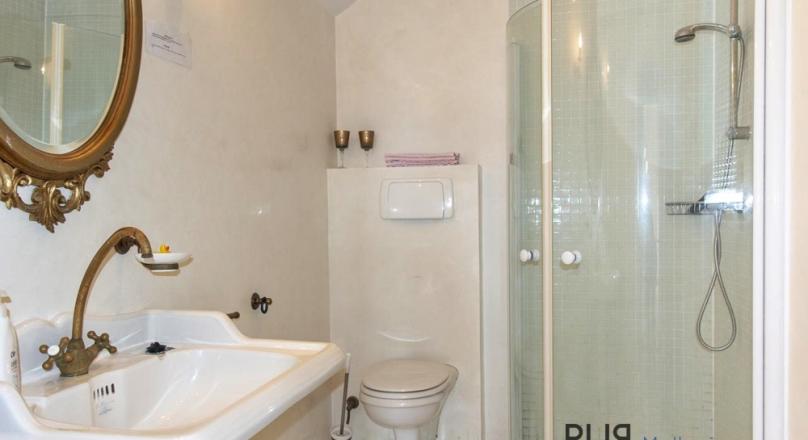 Whirlpool with sea view. And a villa. Very quiet. Holiday rental license.